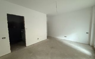 Apartament 4 Camere de Vanzare - Poză 3