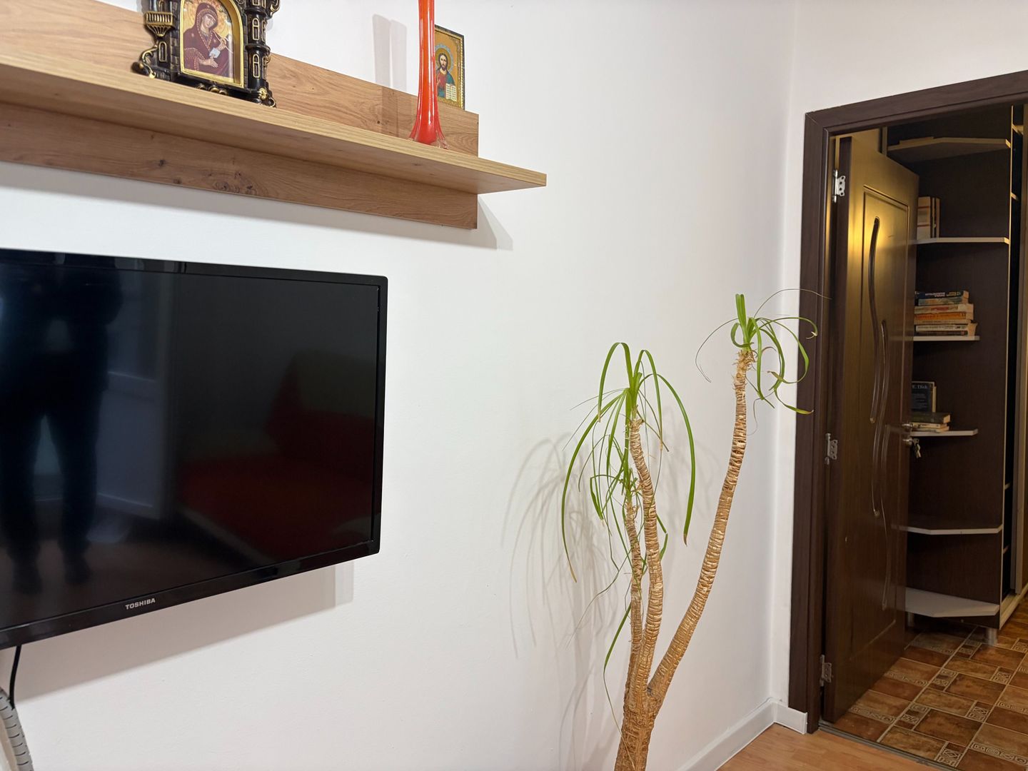 Apartament semidecomandat cu trei camere, Constantin Brancoveanu - Poză 4