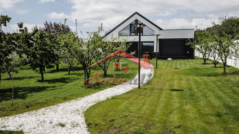 VILĂ MODERNĂ DE LUX CU PISCINĂ, FOTOVOLTAICE ȘI FOIȘOR – BREAZA - Poză 2