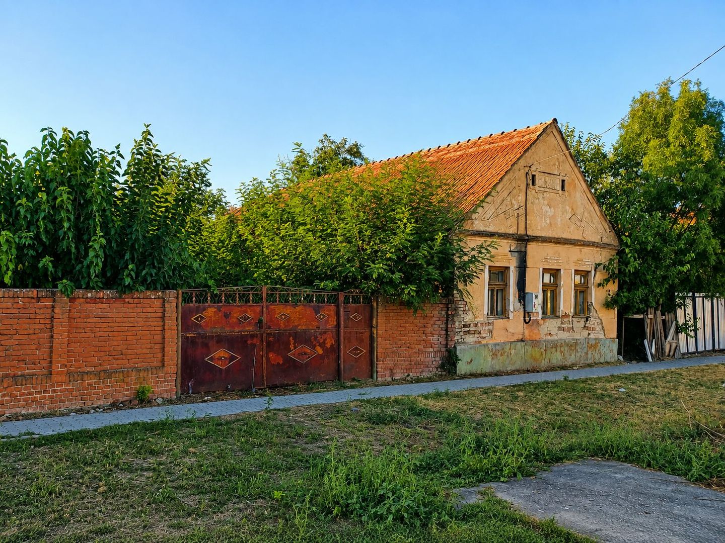 Casă de vânzare , 2600 mp teren - Poză 1