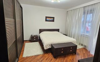 Chirie apartament, 3 camere, str. București, Centru - Poză 2