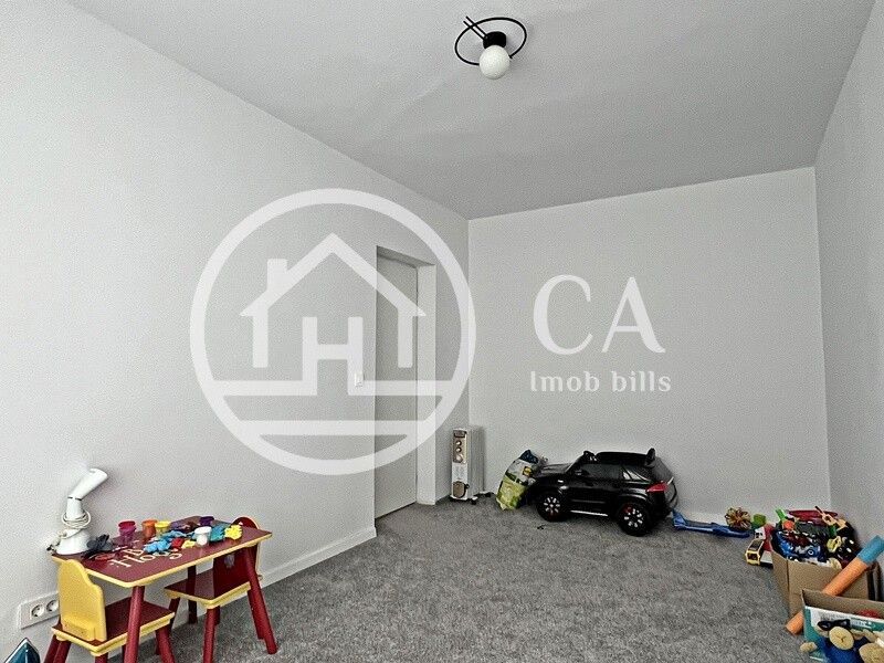 Apartament de vânzare cu 3 camere în zona Rogerius, Oradea - Poză 7