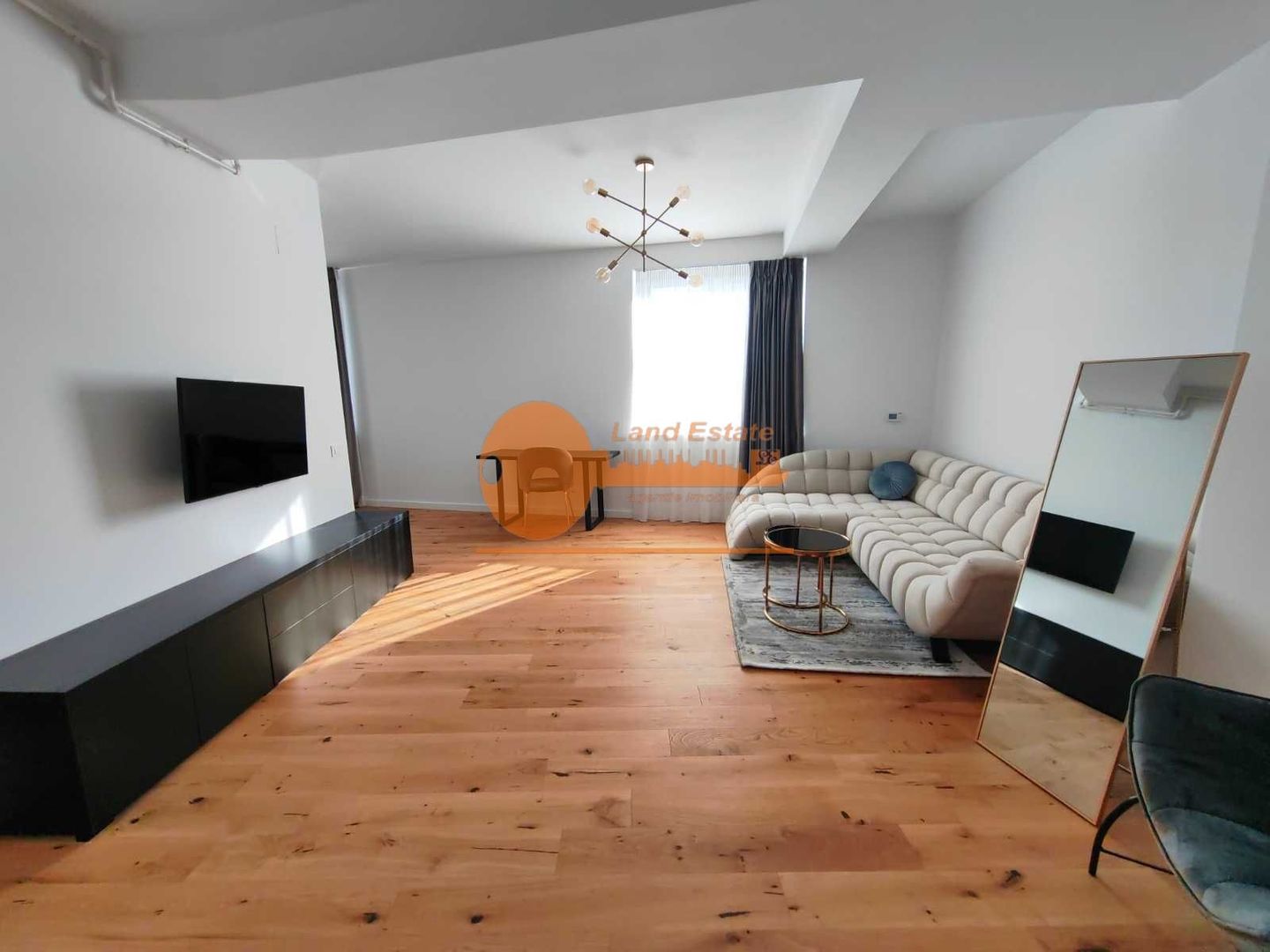 Apartament 2 camere ultracentral  2 băi - Poză 1