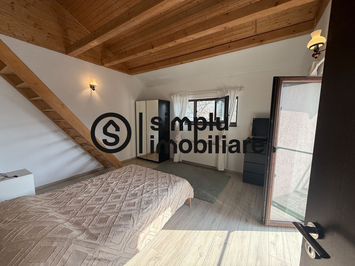 Casa centrala zona Siloz P+M - Poză 12