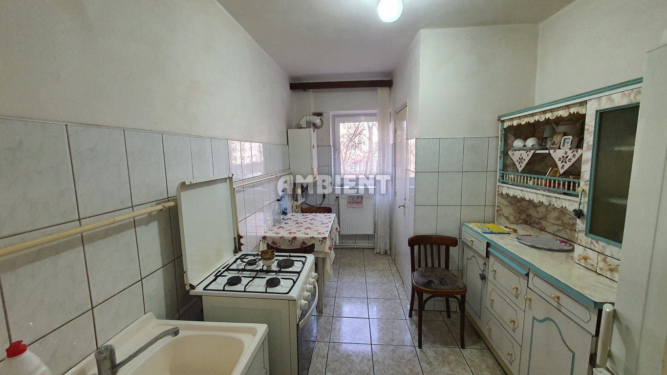Apartament 3 camere, etaj 2, zona TRAIAN; - Poză 3