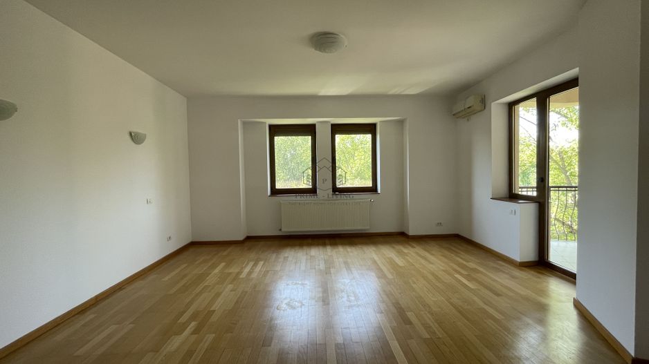 VILA CU 5 DORMITOARE IN COMPLEX REZIDENTIAL - Poză 5