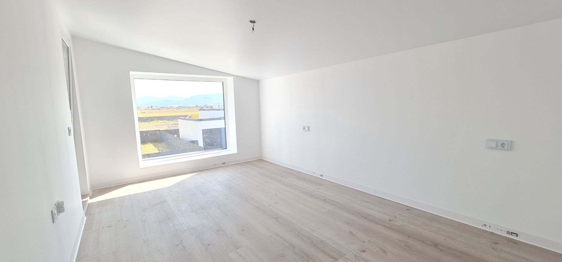 Casa individuala 4 camere 3 bai si garaj Cartier Izvor - Poză 16