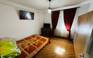 3 decomandate, centrala, 1 Mai - 110 000 Euro - Poză 3