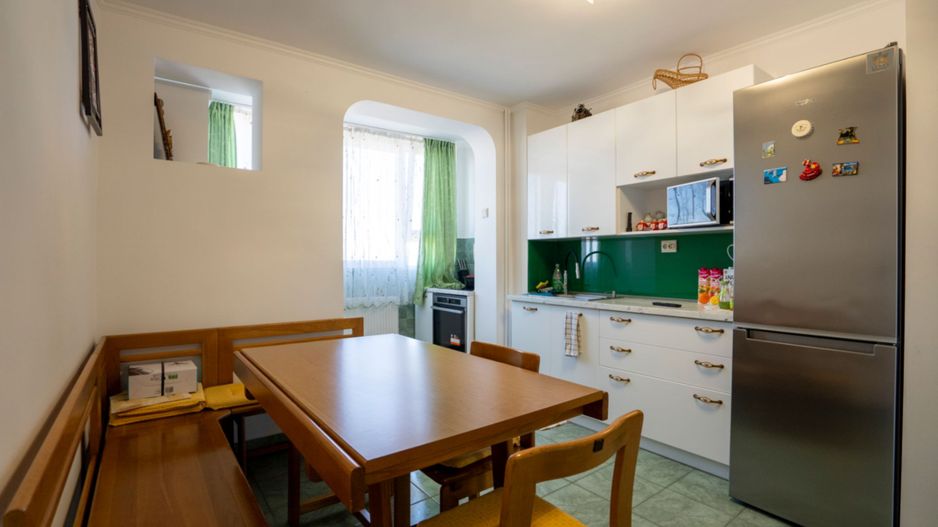 Apartament 3 camere, 2 bai, Nufarul , etaj intermediar - Poză 1