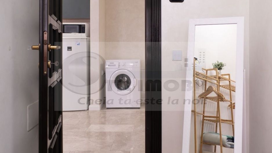 2 cam SD Royal Town, 56 mp, 2 balcoane, parcare, mobilat ,169.000 € - Poză 16