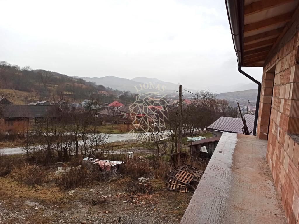 Casa la rosu 212 mp-terasa 25 mp-balcon 11 mp-teren 1034 mp-Teaca - Poză 4