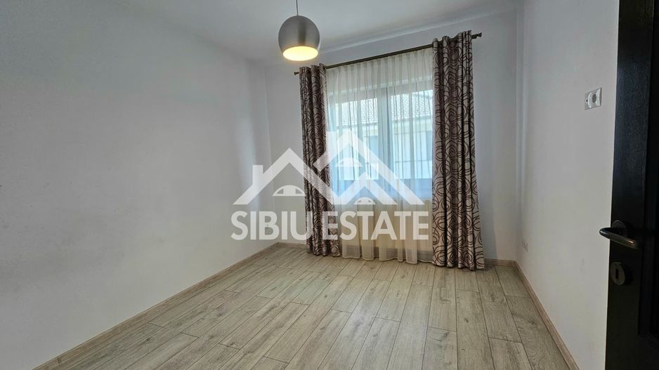 Casa mobilata 4 camere, 2 bai, curte si carport - Poză 9