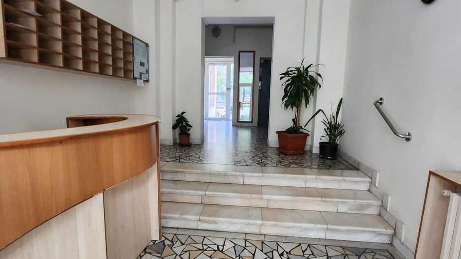 De Inchiriat Garsoniera Bd. Decebal  cu TERASA langa Rond Alba Iulia - Poză 8