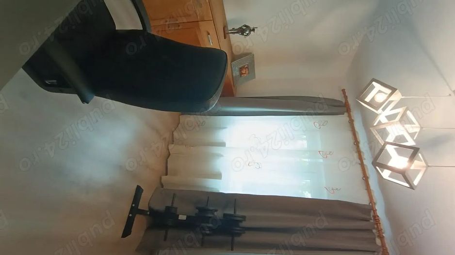 Vând apartament decomandat cu 3 camere, micro 16. - Poză 9