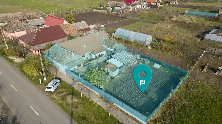 Casă cu front stradal generos Șeitin, județul Arad - Poză 1