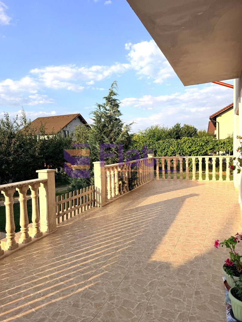 Casă spațioasă și elegantă cu teren  – Sânpetru - Poză 7