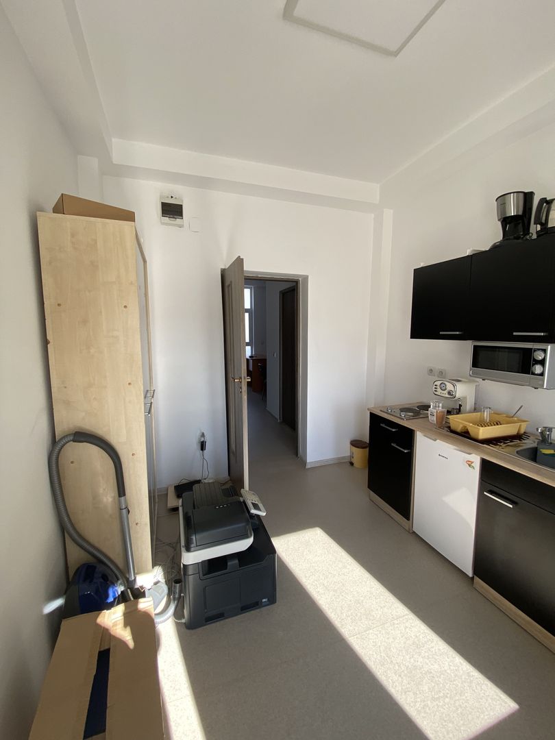 Spatiu birou - Poză 5