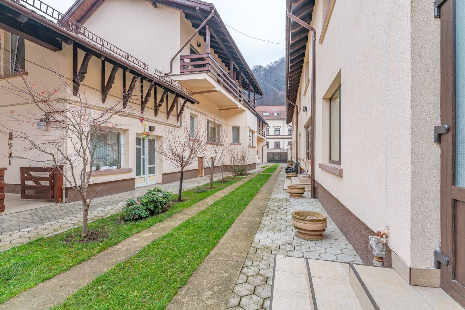 Pensiune Râșnov, 13 camere plus locuință proprietar, zonă Cetate - Poză 47