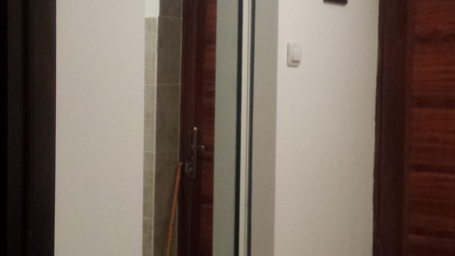 Garsoniera renovata, baie proprie, mobilata - Micro 40, langa Mall - Poză 4