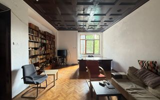 Eleganta, stil si mult potential intr-un apartament interbelic de 3 camere - Poză 1