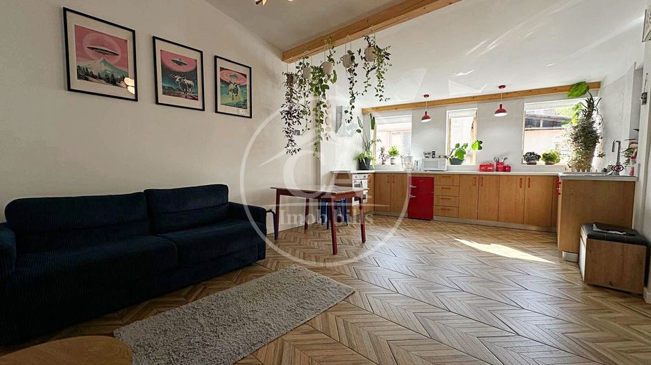 Casa de vanzare cu 3 camere zona Centrala, Oradea - Poză 1