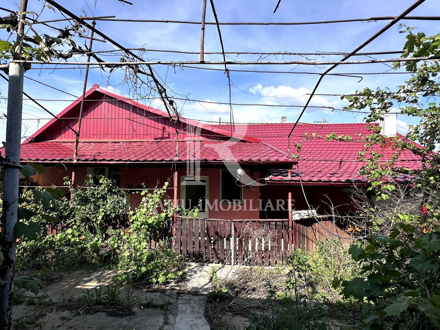 Casa cu anexe si pivniță | Teren intravilan generos | Sannicolau Roman - Poză 1