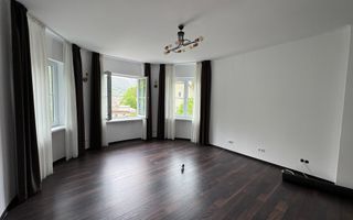 Apartament cu vedere spre Tâmpa, liniște și natură, în Centrul Istoric al Brașov - Poză 2