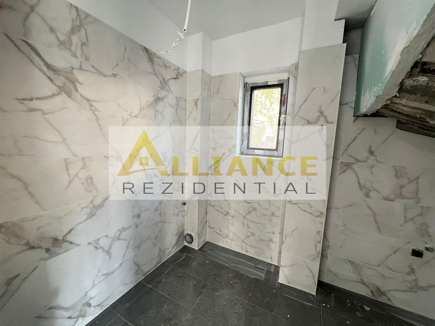 Vila Individuala - 5 camere-3 bai-Strada Miorita-500 M  de STV - Poză 10