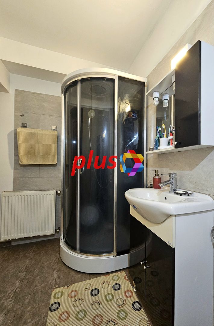 Oportunitate - Apartament cu trei camere in vila, zona Tractorul 70 mp - Poză 9