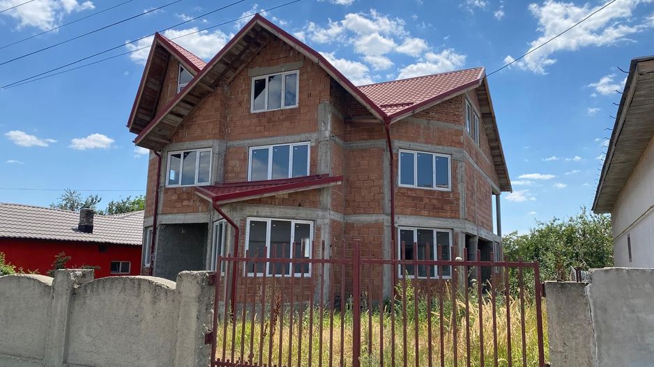 Adunatii Copaceni, vila la rosu P+1+M, teren 1044, teren 1044 - Poză 1