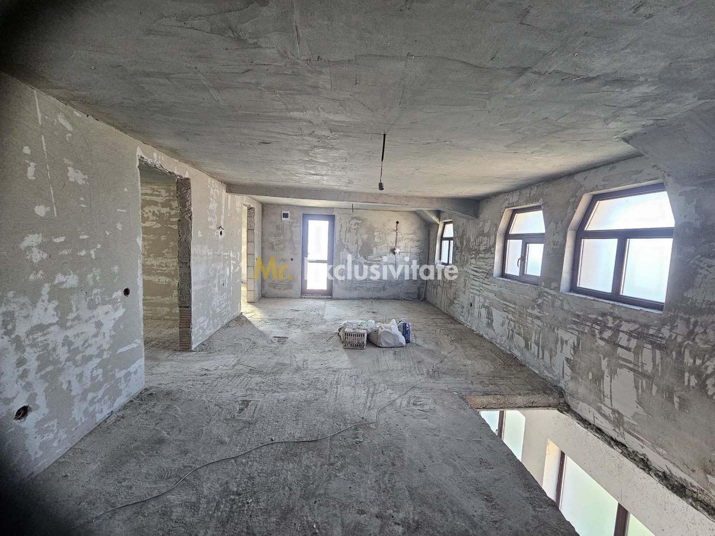 Vila generoasa cu piscina,garaj subteran si curte cu terasa-Turda - Poză 9