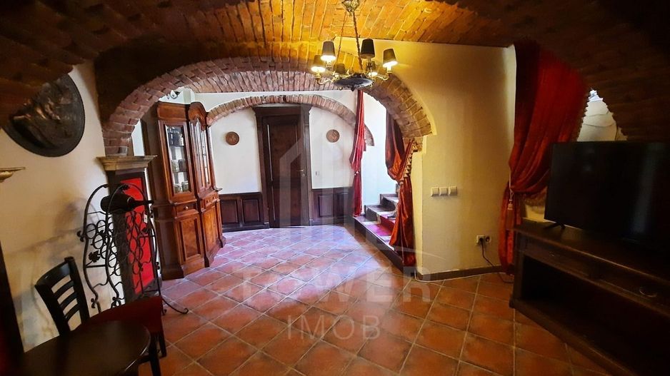 Pensiune de vânzare-9 camere cu baie, restaurant, curte-Apoldu de Sus - Poză 4