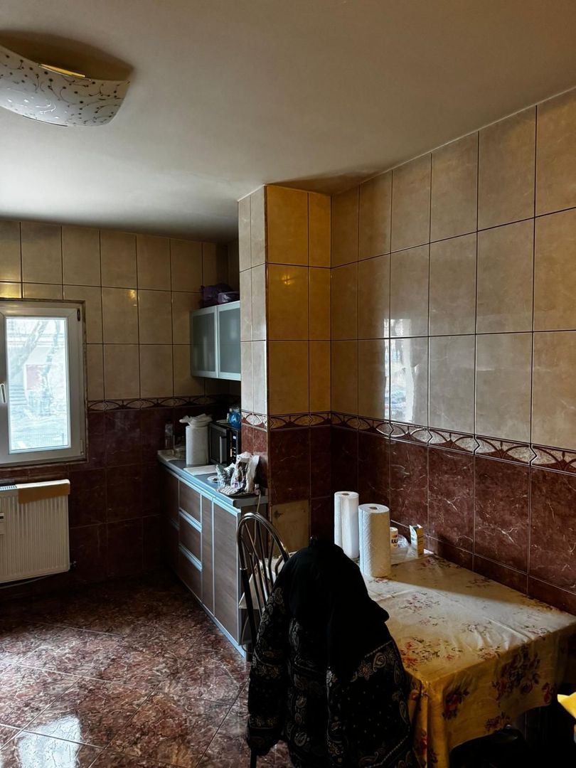 Apartament cu 3 camere , str. Bozieni - Poză 1