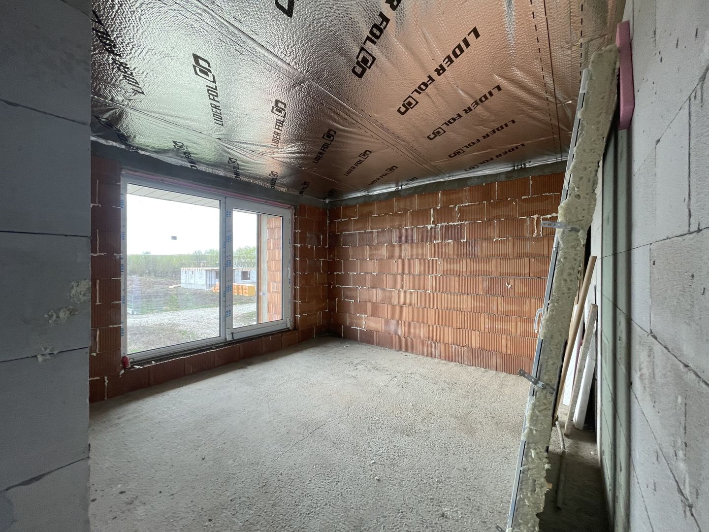 CASA LA ROȘU 220 MP | ZONA RETRASA CU VEDERE PANORAMICA| MARGINEA - Poză 10