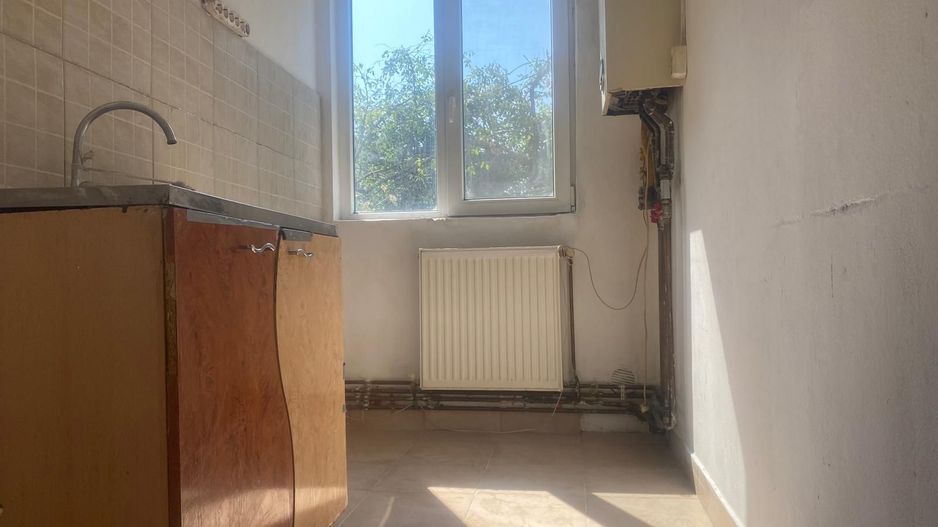 Foarte luminos! Vanzare apartament cu 3 camere in Targoviste - M11 - Poză 7