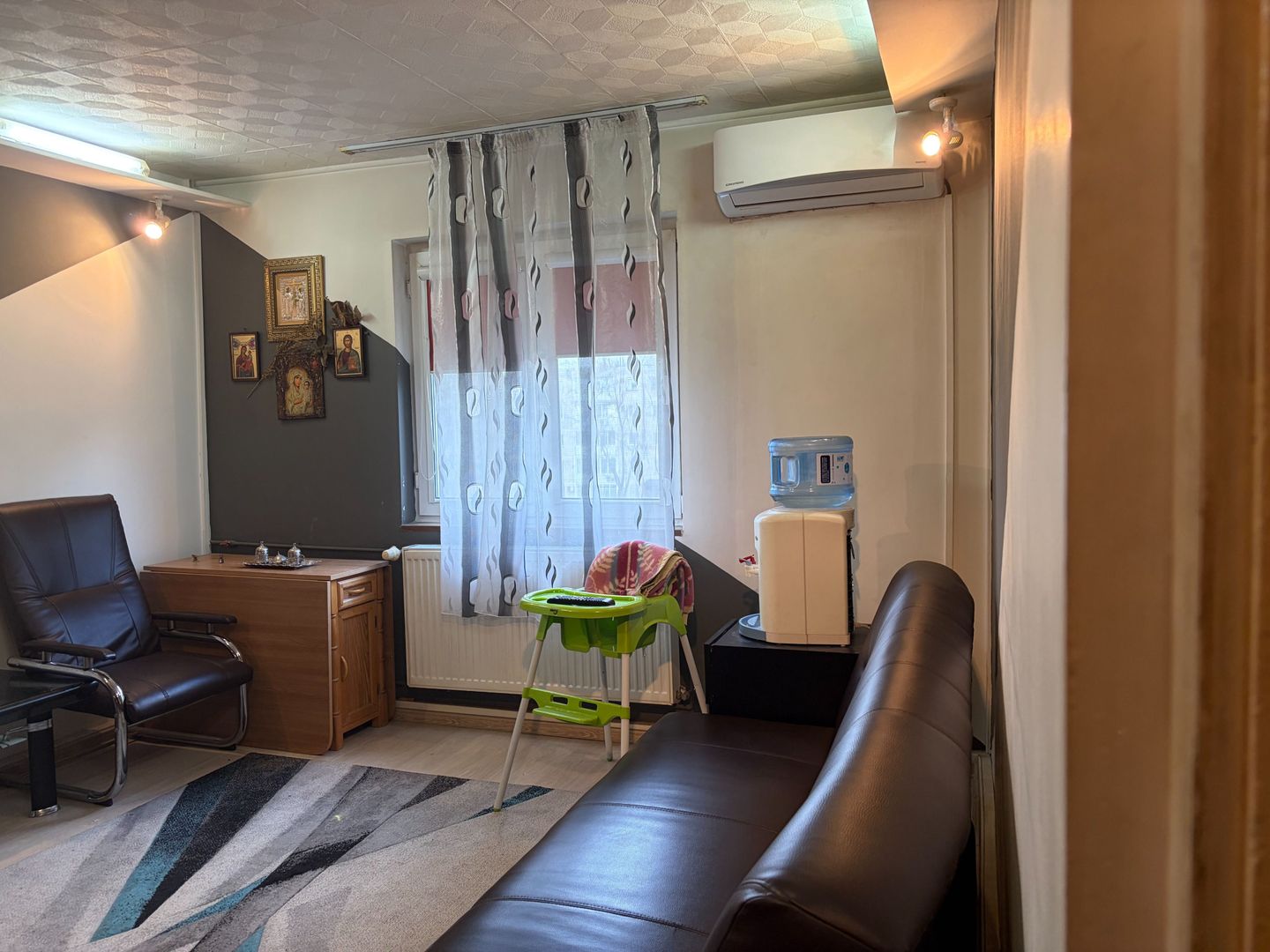 Apartament spatios cu trei camere, Brancoveanu, 80.000€ negociabil - Poză 4
