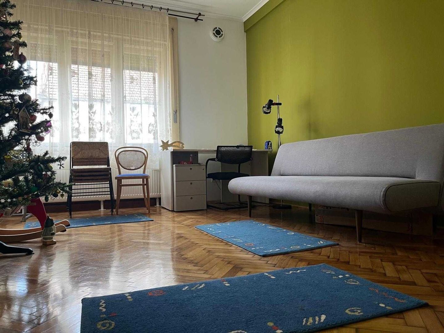 Vând apartament 2 camere, renovat - Cartierul Funcționarilor - Poză 1