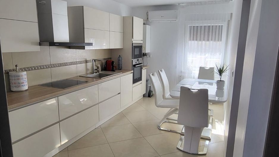 Ag EUROPA vinde parterul unei case în zona PIATA DE VECHITURI. - Poză 3