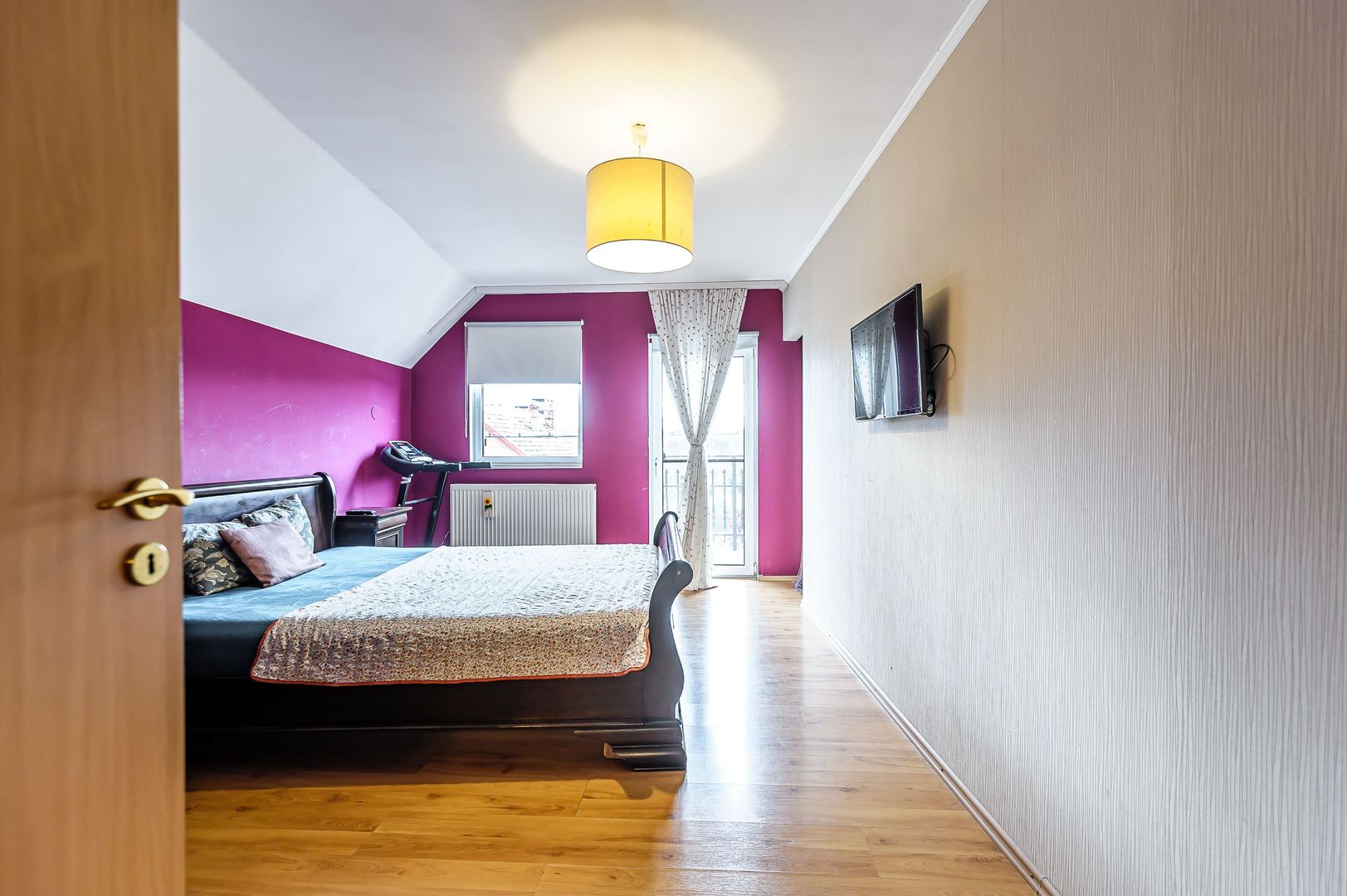 Casă generoasă cu potențial de afacere în Gai - Poză 5