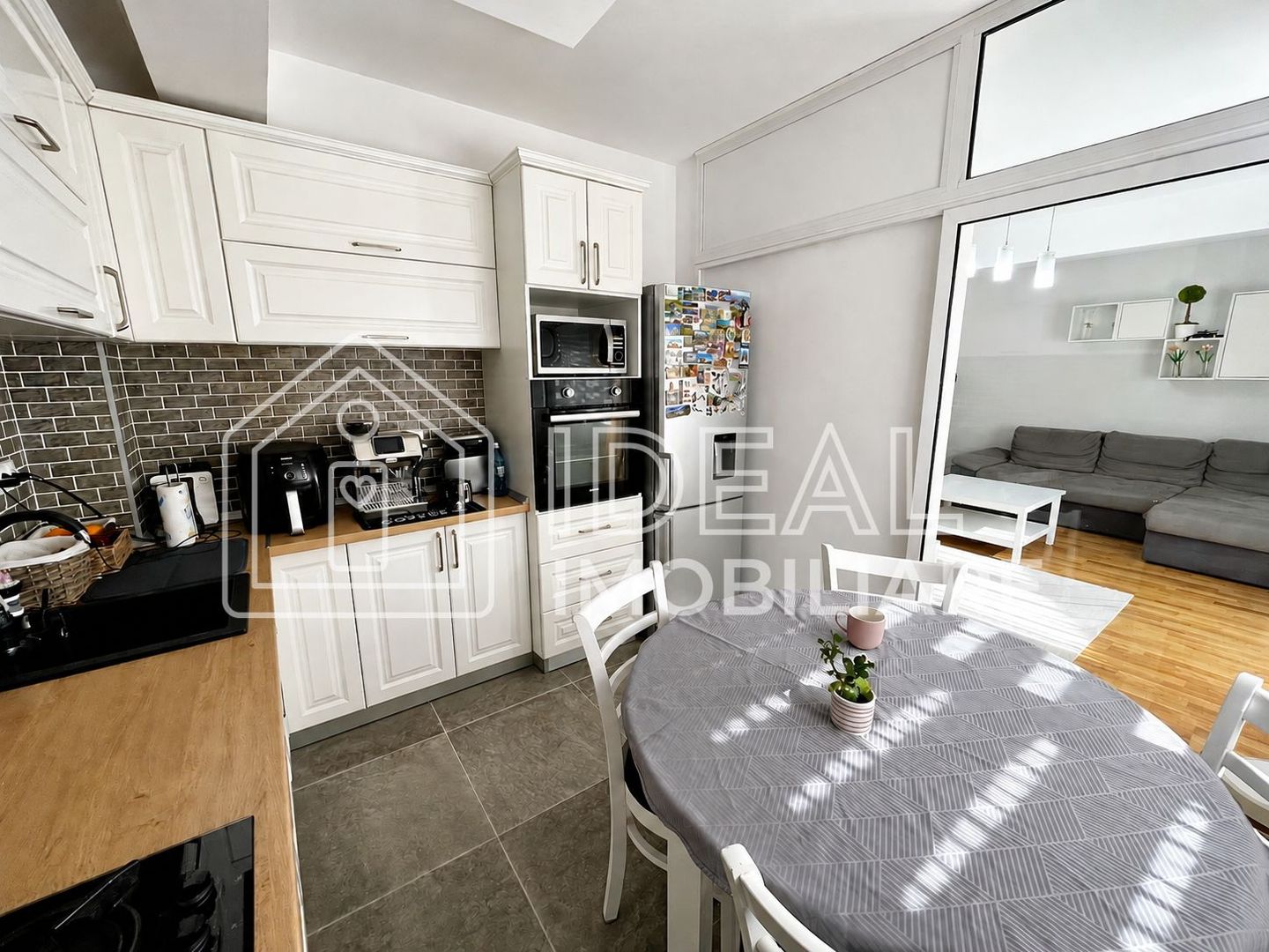 Apartament 3 camere cu balcon generos, parcare și pivniță – Turnișor - Poză 9