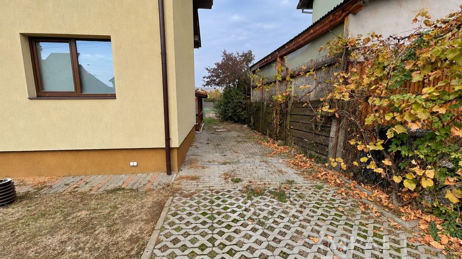 Casă tip duplex cu 5 camere, 2 băi, terasă și 4 locuri de parcare - Poză 17