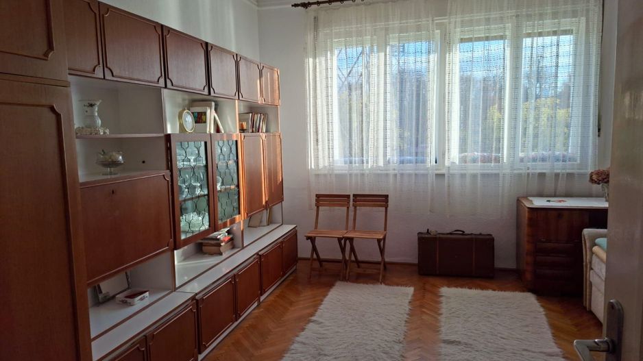 Apartament cu 3 camere si garaj in zona centrală - Poză 7
