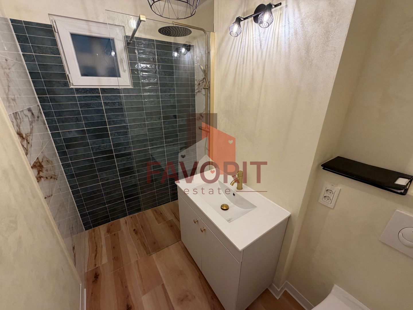 Disponibil imediat. Centrala proprie. Renovat integral - Poză 22