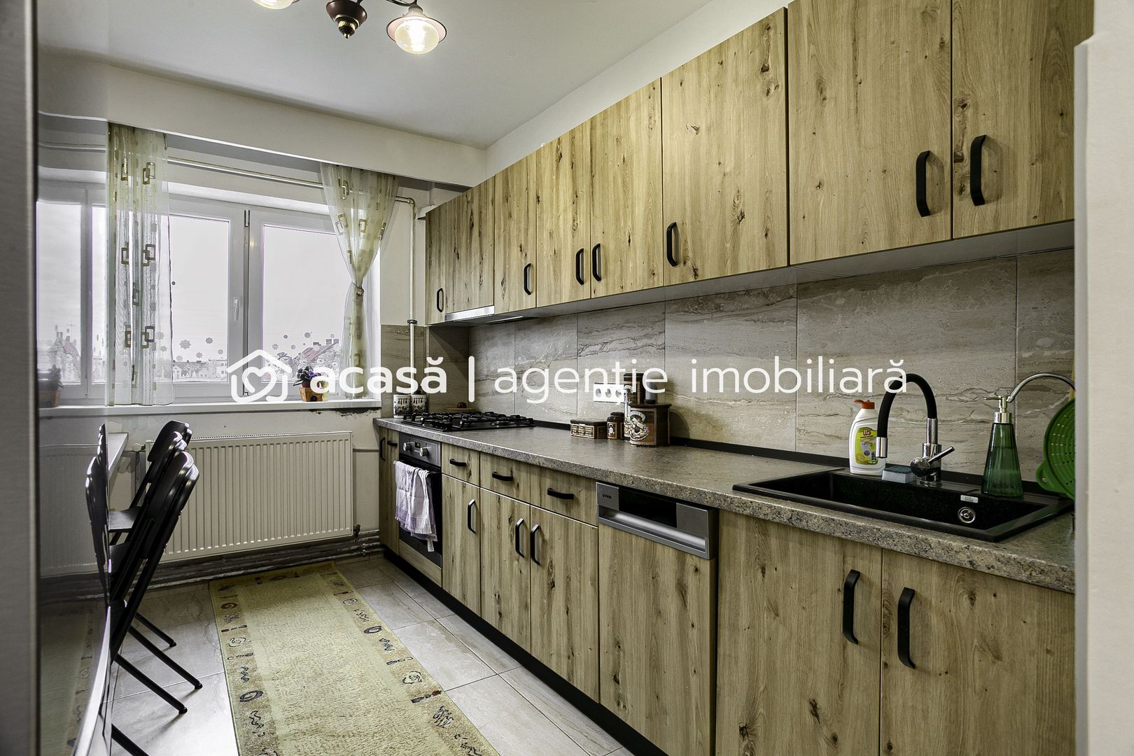 PROPRIETATE VÂNDUTĂ Apartament spatios cu 4 camere langa teatru - Poză 6