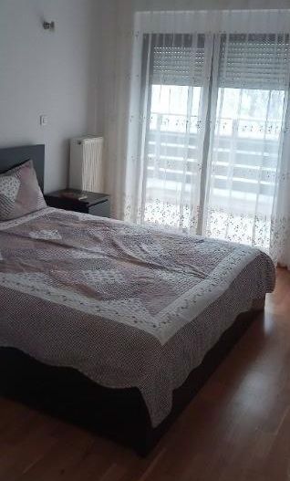 Închiriez apartament 3 camere cu acces la piscina Aleea Privighetorilor - Poză 7