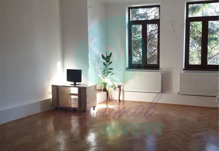 Apartament in vila cu gradina - Poză 3