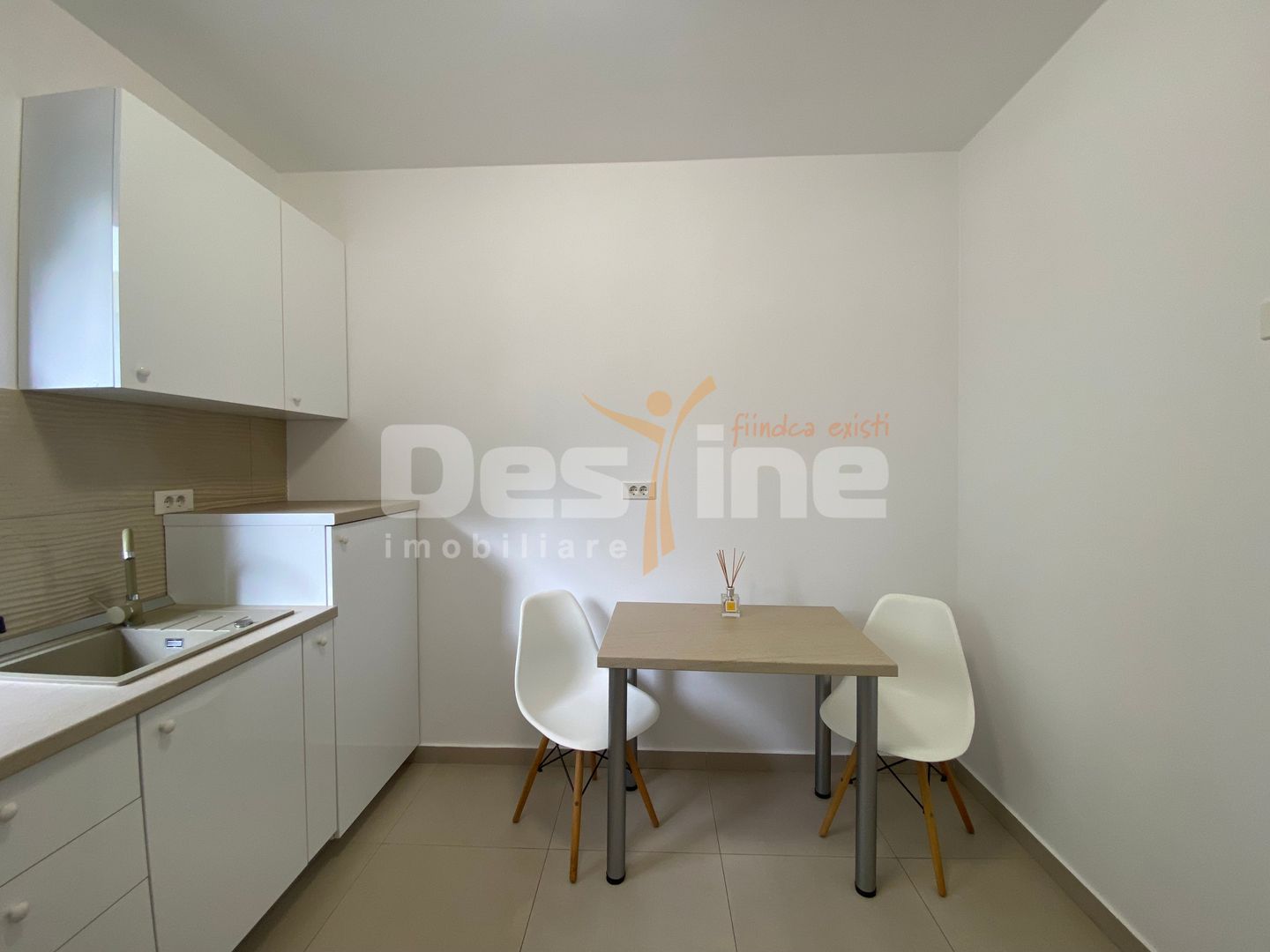 Garsoniera lux, etajul 1, cu balcon si loc de parcare inclus,   Coresi - Poză 8