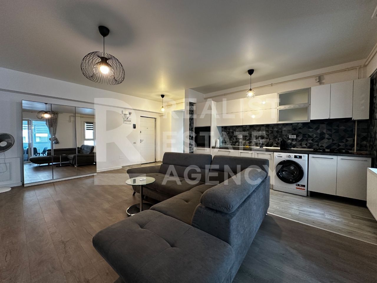 Apartament cu 2 camere de închiriat- Liberty Mall - Poză 1