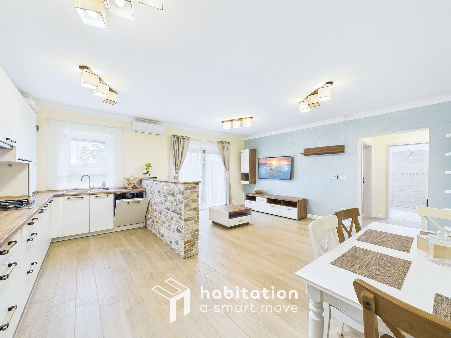 Apartament spațios cu curte și garaj – confortul unei case moderne - Poză 1