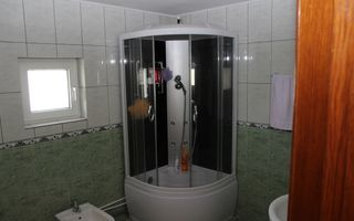 Casă / Vilă cu 3 camere de vânzare în zona Bartolomeu - Poză 40